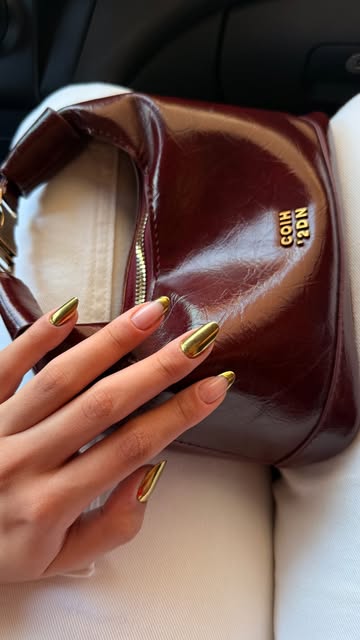 Unhas coloridas modernas feitas pela Duda